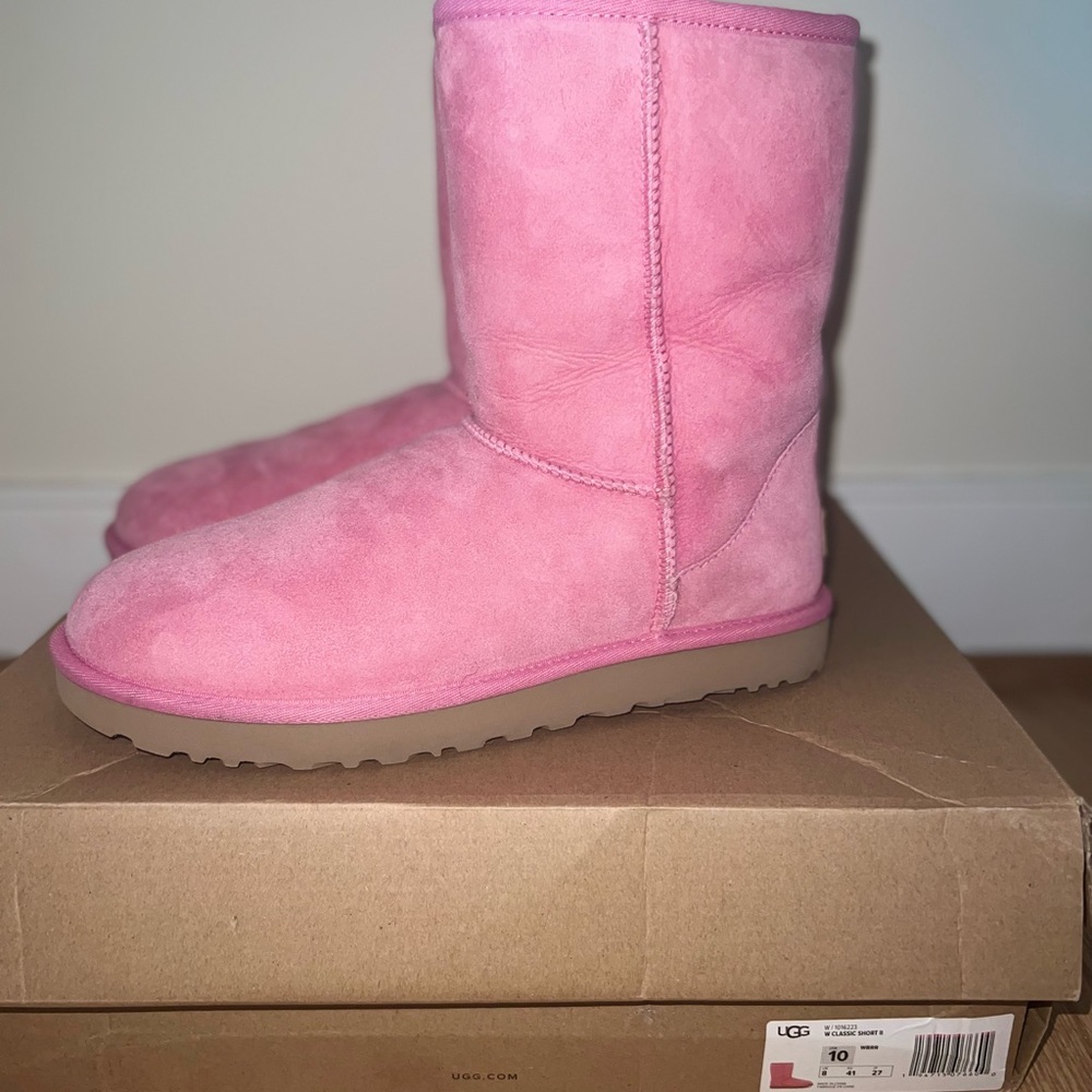 Women’s Size 10 Ugg Classic Short II